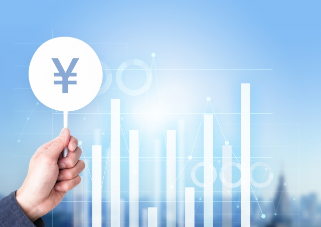 実質賃金4年連続マイナス、物価高に届かず